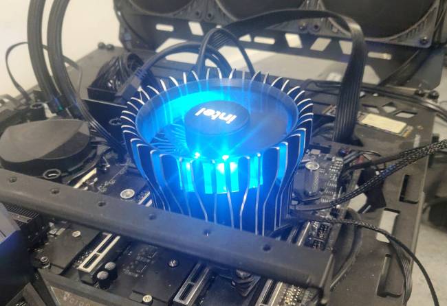 De nouveaux clichés du prochain ventirad d'Intel - Le comptoir du hardware