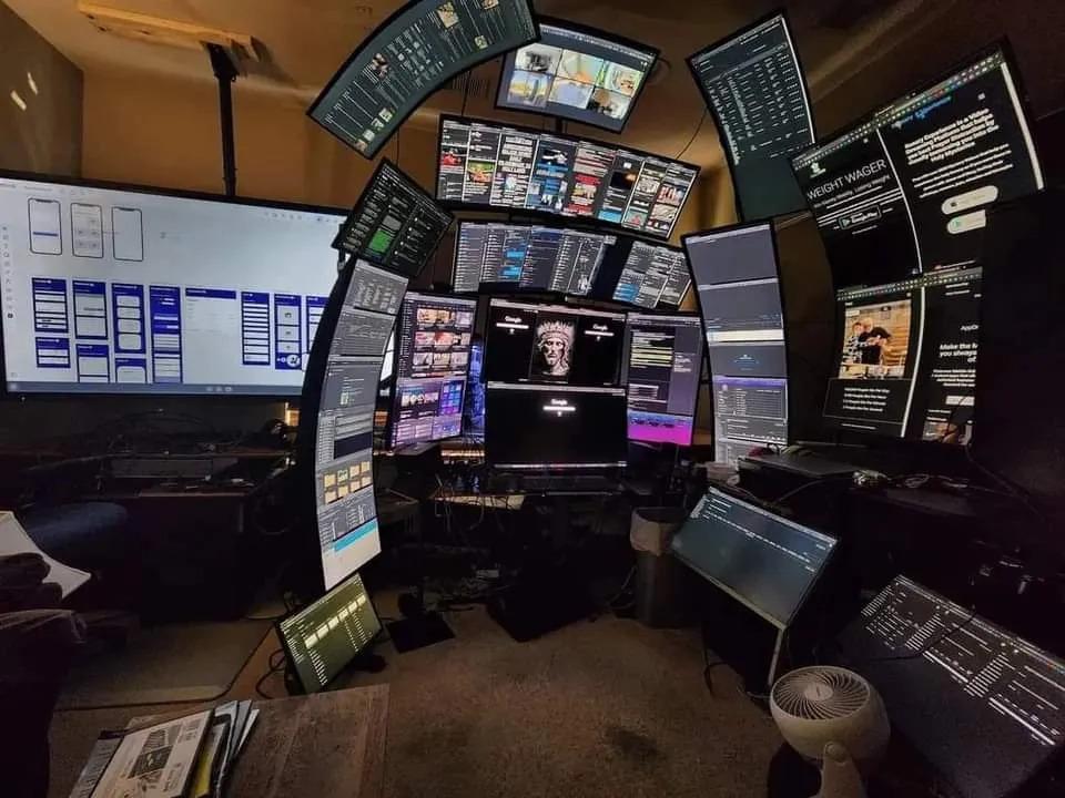 beaucoup de moniteurs