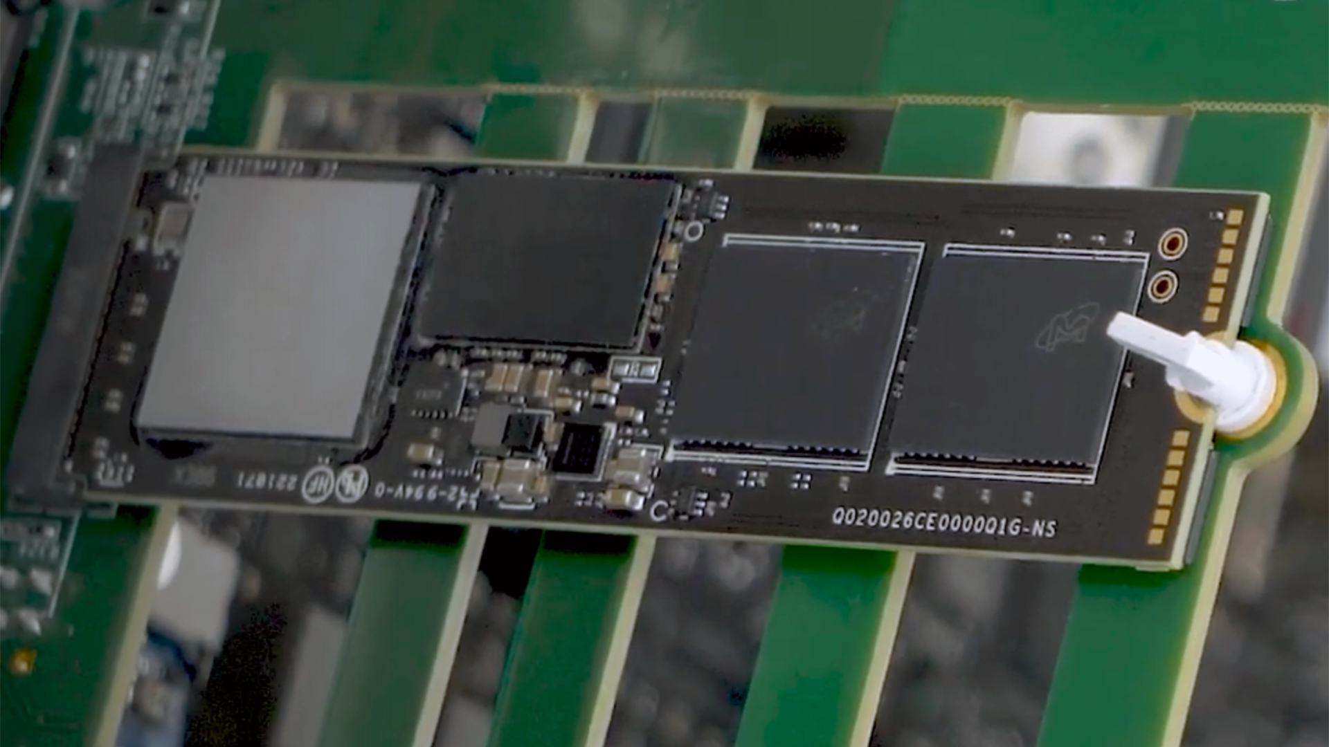 Ça alors, du SSD PCIe 5.0 dans un nouveau format M.2 2580 en démo chez Phison