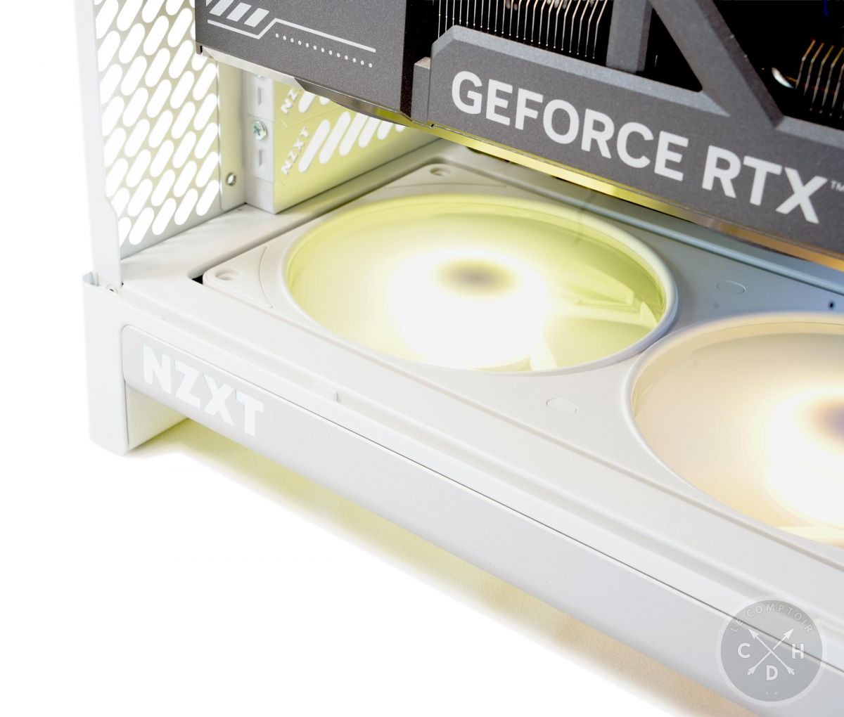 NZXT H6 2026 / logo rétro éclairé [cliquer pour agrandir]