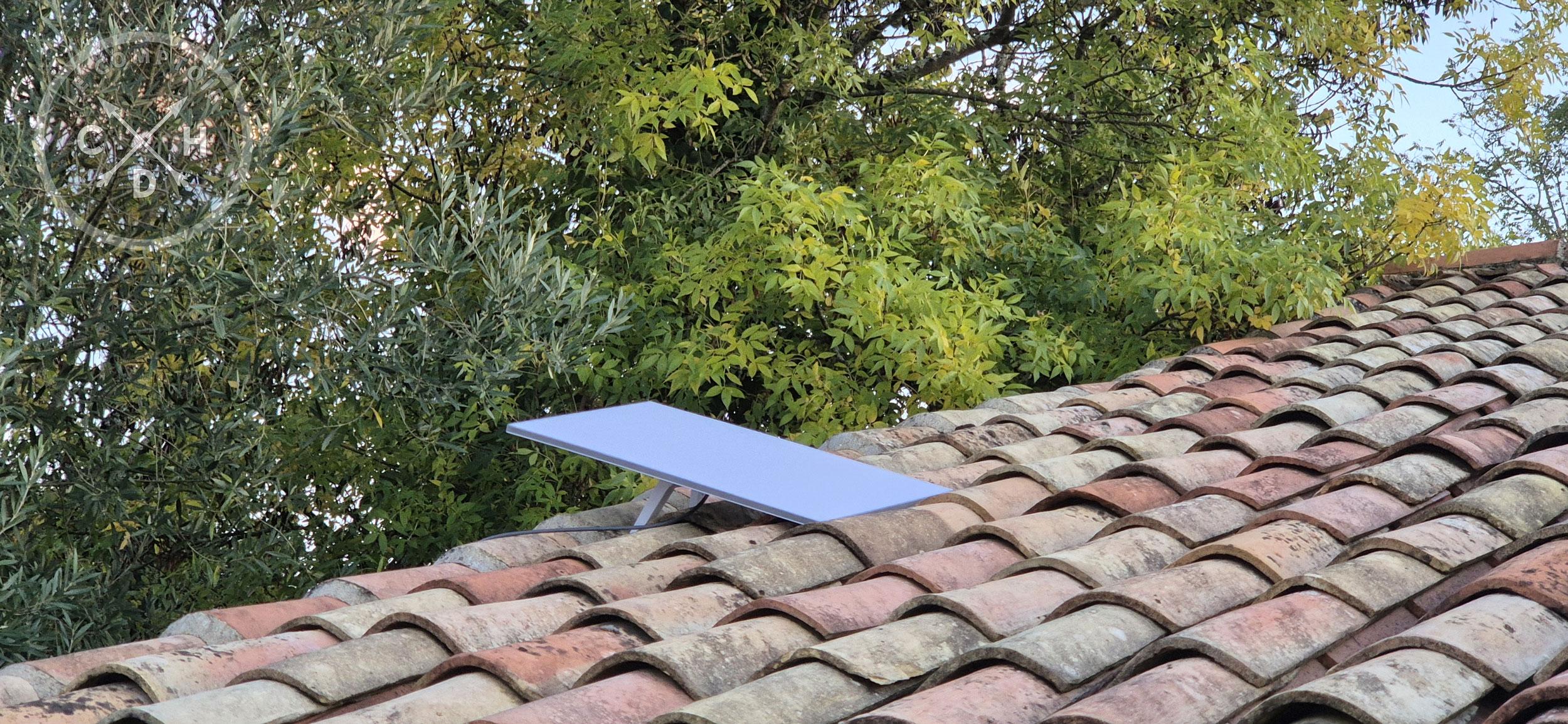 starlink / l'antenne dishy sur son toit, tranquille billoute