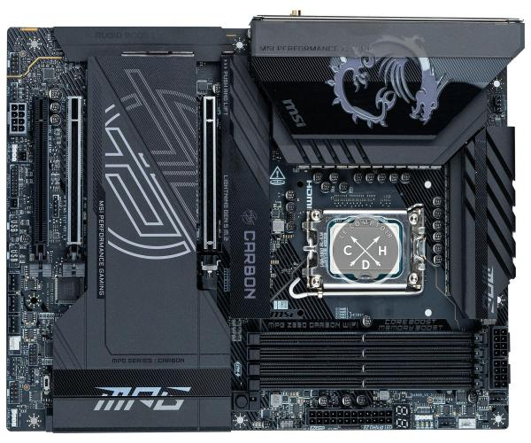 La MSI MPG Z890 Carbon Wifi de face, comme si vous y étiez ! [cliquer pour agrandir]