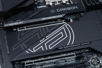 La partie centrale avec le gros dissipateur... [cliquer pour agrandir]