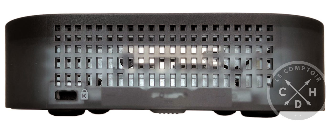 NUC14 de l'un des deux côtés, similaires