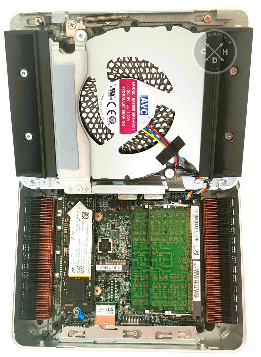 Capot ouvert [cliquer pour agrandir]
