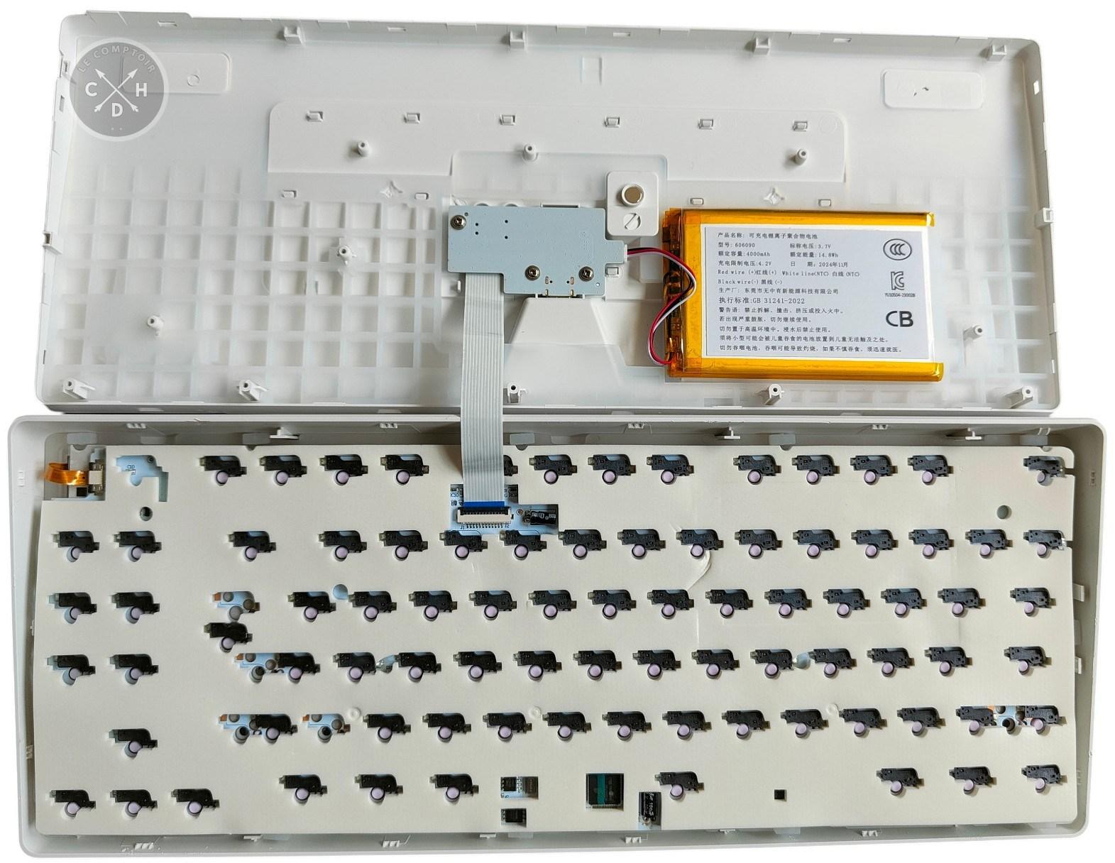 Sous le capot du MSI Forge GK600 TLK Wireless [cliquer pour agrandir]