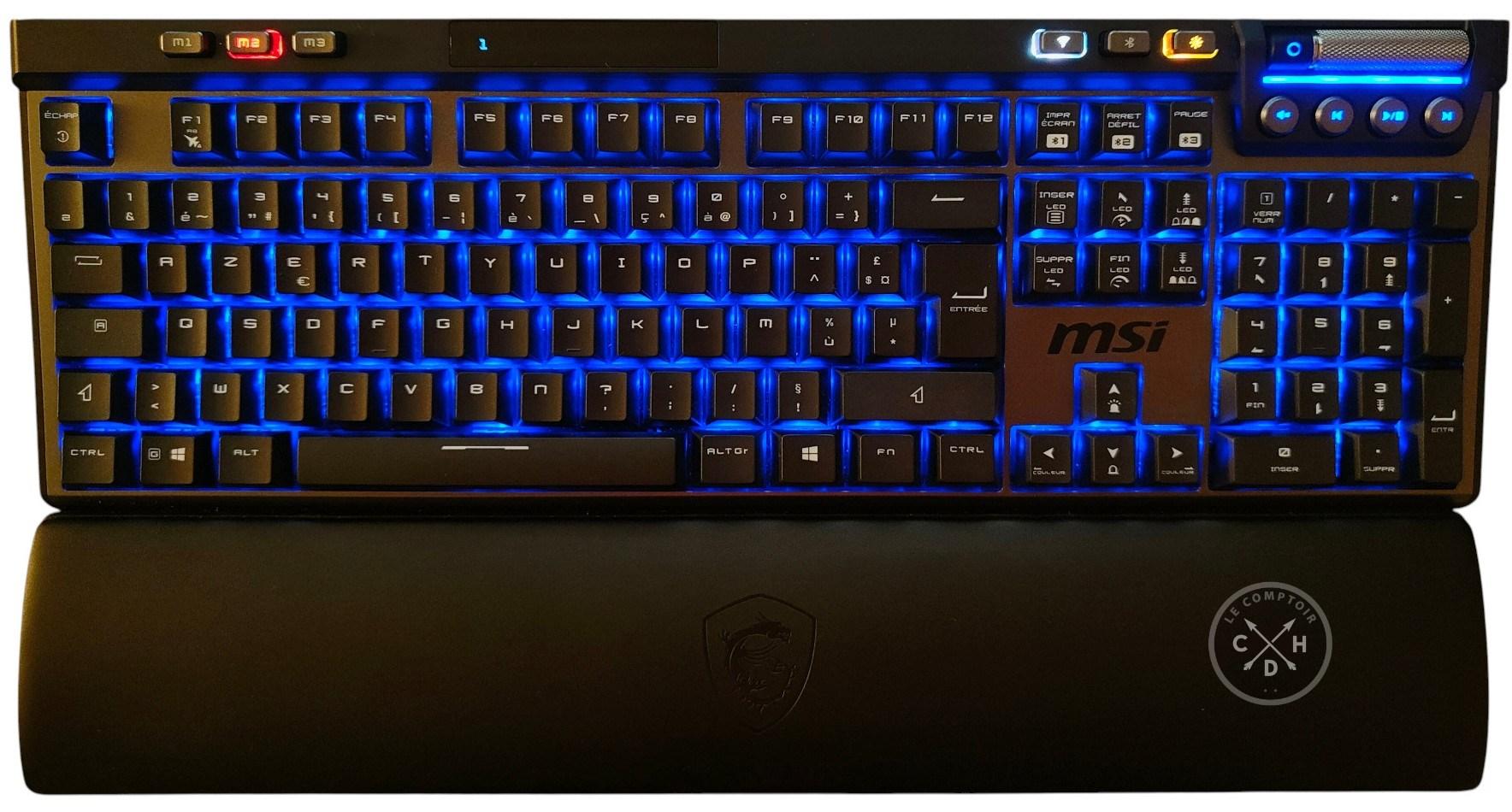 Le clavier a bonne allure, mais certains caractères sont chelous.